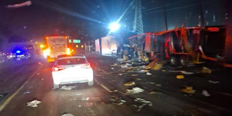 Tres Lesionados Tras Choque Múltiple En La Autopista Siglo Xxi