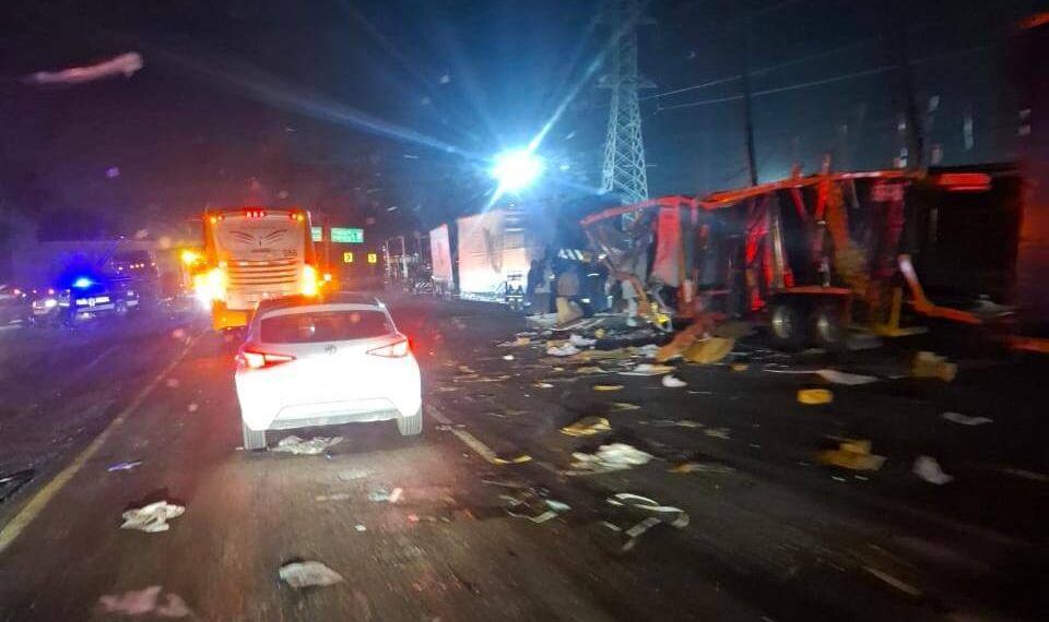 Tres Lesionados Tras Choque Múltiple En La Autopista Siglo Xxi 19 Tres Lesionados Tras Choque Multiple En La Autopista Siglo Xxi