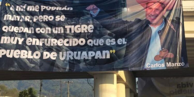 En Parácuaro, Accidente De Camioneta En Puente De Riego Sin Dejar Heridos