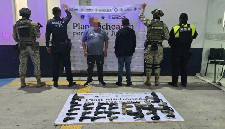 Detenidos Entre Michoacan Y Guanajuato Un Hombre Y Un Menor De Edad Con 24 Armas A - El Día De Michoacán