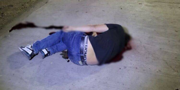 Ejecutan a tres jóvenes en menos de 30 minutos en la Niños Héroes de Apatzingán