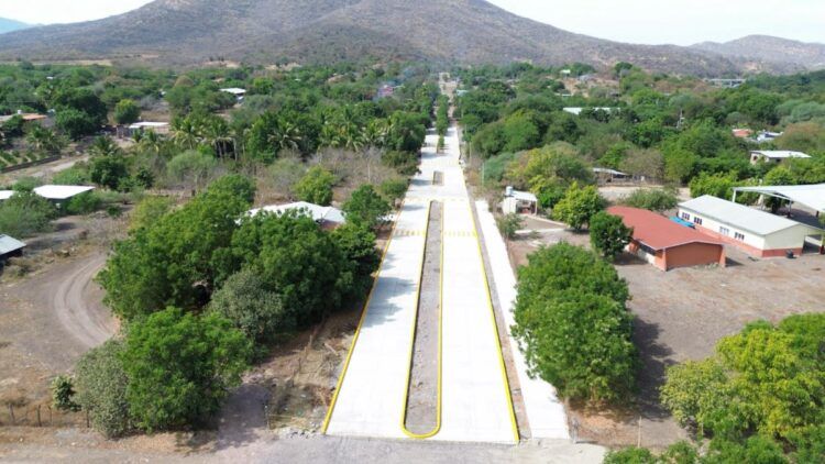 Fanny Arreola Pavimentacion En La Cofradia En Apatzingan C - El Día De Michoacán