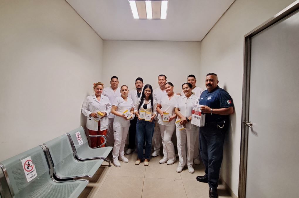 &Quot;La Inversión En Salud De La 4T Llegará A Michoacán Con Hospitales Y Equipos De Última Generación&Quot;: Paola Castañeda 19 Paola Castaneda En Una Entrega De Equipo A Enfermeras - El Día De Michoacán