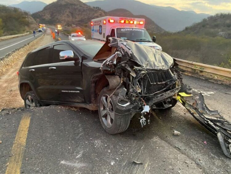 Auto Y Camioneta Se Destrozan Dejando Un Muerto - El Día De Michoacán