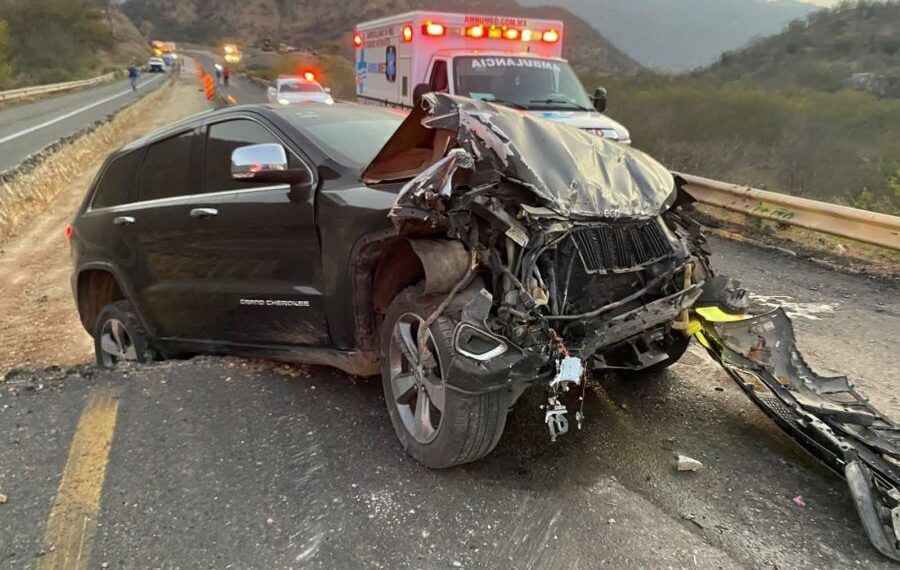 Auto Y Camioneta Se Destrozan Dejando Un Muerto - El Día De Michoacán