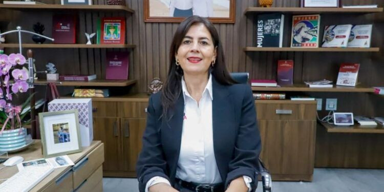 ¡ESCÁNDALO EN APATZINGÁN! GABY MOLINA ORDENA REGRESO A CLASES PERO DEJA A ESTUDIANTES «VARADOS»: SIN CAMIONES Y SIN RUTAS 1 ¡IMPULSO SIN PRECEDENTES EN APATZINGÁN! Síndico Francisco Aguilar encabezará entrega masiva de tinacos a precio de remate
