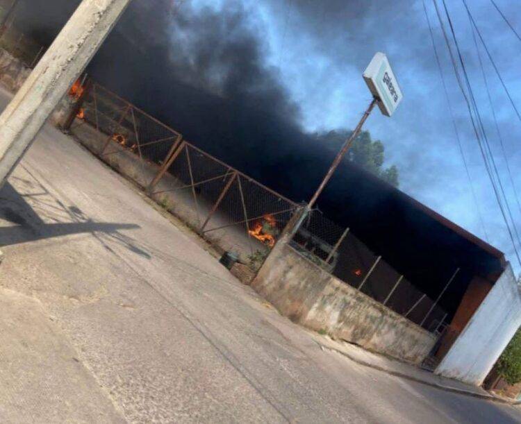 Incendian Y Consume El Fuego La Terminal De Aguililla - El Día De Michoacán