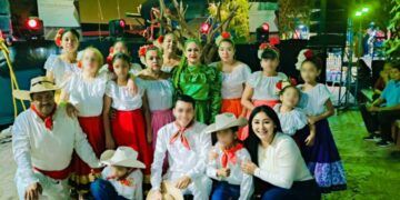 Mary Mendoza Y &Quot;Re Evolución Por Michoacán&Quot; Impulsan La Cultura Y La Fe En Las Fiestas Patronales De Santiago Acahuato 26 ¡Zamora En Llamas: Otra Masacre Y El Gobierno Municipal Panista De Brazos Cruzados! Ocho Ejecutados En 48 Horas De Terror