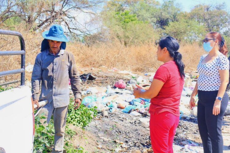 Irma Moreno Elimina Peligroso Foco De Contaminacion En Escuela De La Ruana - El Día De Michoacán