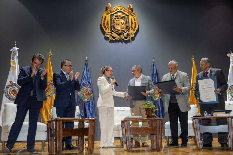 La Universidad Michoacana Raul Moron 1 - El Día De Michoacán