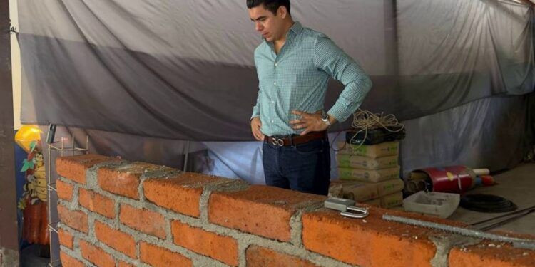 Ultimos Detalles Para La Entrega De La Biblioteca Escolar - El Día De Michoacán