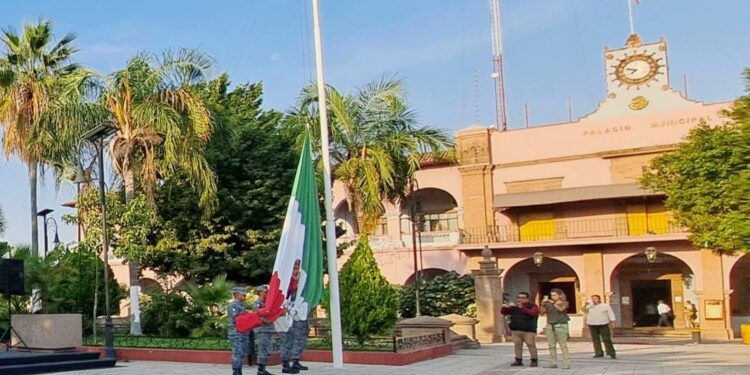 ¡IMPULSO SIN PRECEDENTES EN APATZINGÁN! Síndico Francisco Aguilar encabezará entrega masiva de tinacos a precio de remate