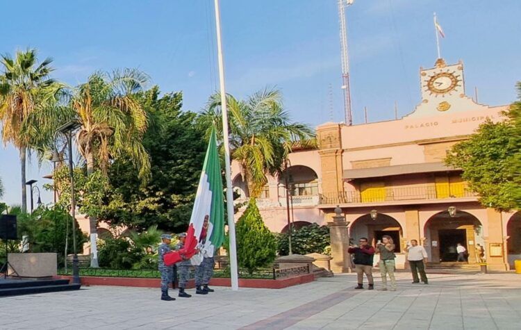 Acto Dia De La Bandera Suspendido - El Día De Michoacán