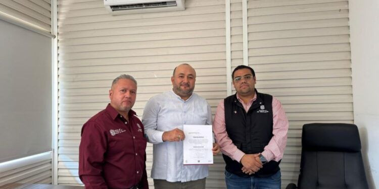 Gladyz Butanda nombra al Arquitecto Carlos Parra como delegado en Apatzingán para transformar el transporte 1 Gladyz Butanda nombra al Arquitecto Carlos Parra como delegado en Apatzingán para transformar el transporte