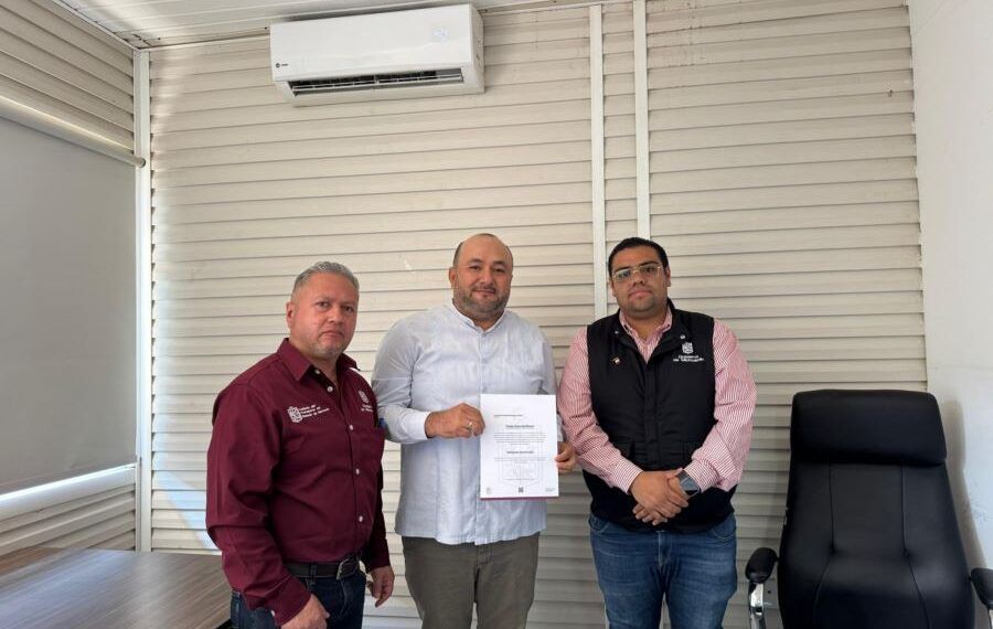 Gladyz Butanda Nombra Al Arquitecto Carlos Parra Como Delegado En Apatzingán Para Transformar El Transporte 19 Arq Carlos Parra - El Día De Michoacán