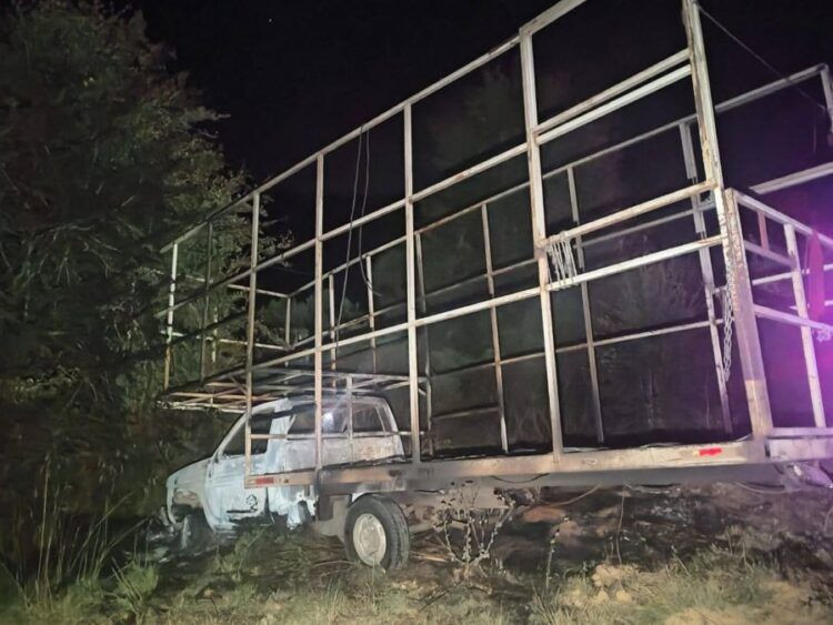 Delincuentes Paralizan La Patzcuaro Uruapan Quemando Vehiculos - El Día De Michoacán