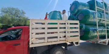 Francisco Aguilar Da Un Nuevo Golpe En Favor De La Economía Familiar Apatzinguense, Con La Entrega De 32 Tinacos De Impacto A Precio De Remate 1 Todos Los Estudiantes De Prepas Y Universidades Públicas Tendrán Internet Gratis: Bedolla