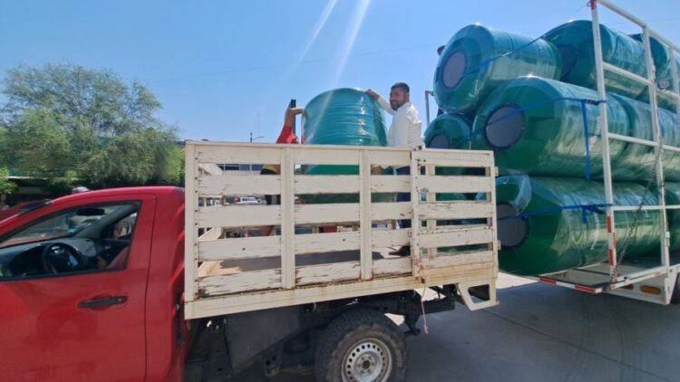 Entregade Tinacos Frank 1 - El Día De Michoacán