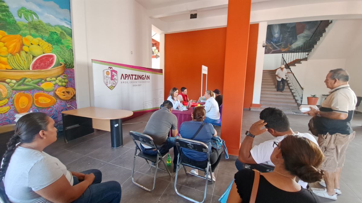 ¡Histórico! Apatzingán Estrena Módulo Del Infonavit En Palacio Municipal; Gestión Del Síndico Evitará Viajes A Morelia 20 Gran Afluencia De Personas Se Dieron Cita En El Modulo De Infonavit En El Palacio Municipal De Apatzingan - El Día De Michoacán