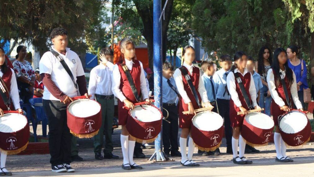 ¡ESCÁNDALO EN MICHOACÁN! Padre Goyo humilla a Bedolla: «Primero los nuestros, no Cuba; muestre humanismo con los que SUS AMIGOS DE LA MAÑA DESPLAZARON»