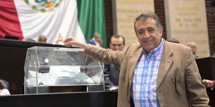 Vinculan a proceso a tres personas de Múgica por los delitos de privación de la libertad y lesiones calificadas
