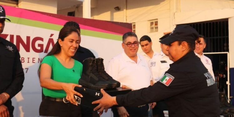 Más equipo y nuevas unidades para la Policía de Apatzingán: inversión para fortalecer la corporación 1 Vinculan a proceso a tres personas de Múgica por los delitos de privación de la libertad y lesiones calificadas