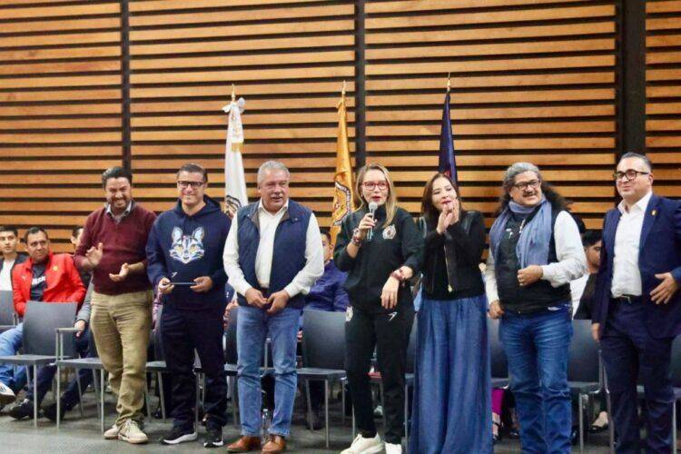 Yarabi Avila Y Raul Moron Unen Fuerzas 1 - El Día De Michoacán