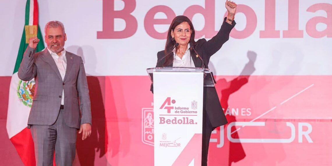 Olvido Total En Bachilleres De El Aguaje Por Gaby Molina: Mientras Bedolla Y Su Gaby Molina Secretaria De Educación “Viven En Campaña”, Alumnos Arrastran Cubetas De Agua A Baños Y Estudian Sin Luz Ni Puertas 19 Bedolla Gaby Molina En Un Michoacan Que No Exiete - El Día De Michoacán