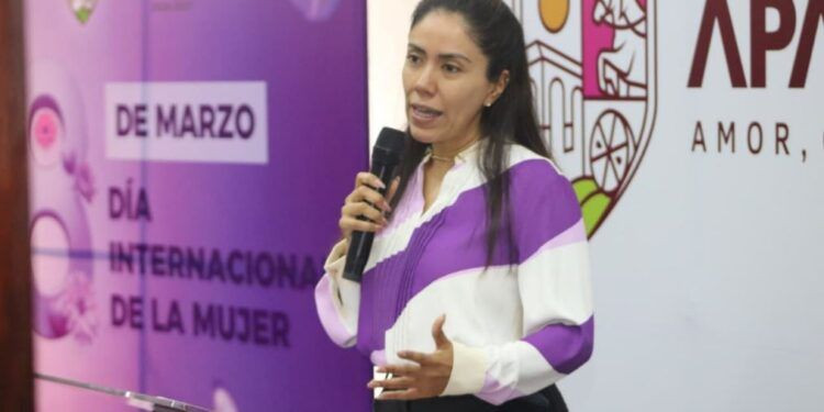 Gladyz Butanda nombra al Arquitecto Carlos Parra como delegado en Apatzingán para transformar el transporte