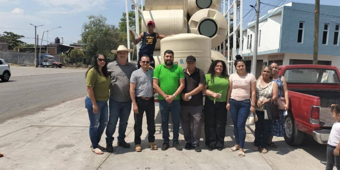 3Ra Entrega De Tinacos 1 - El Día De Michoacán