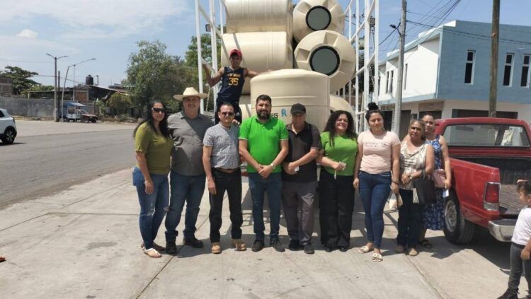 3Ra Entrega De Tinacos 1 - El Día De Michoacán