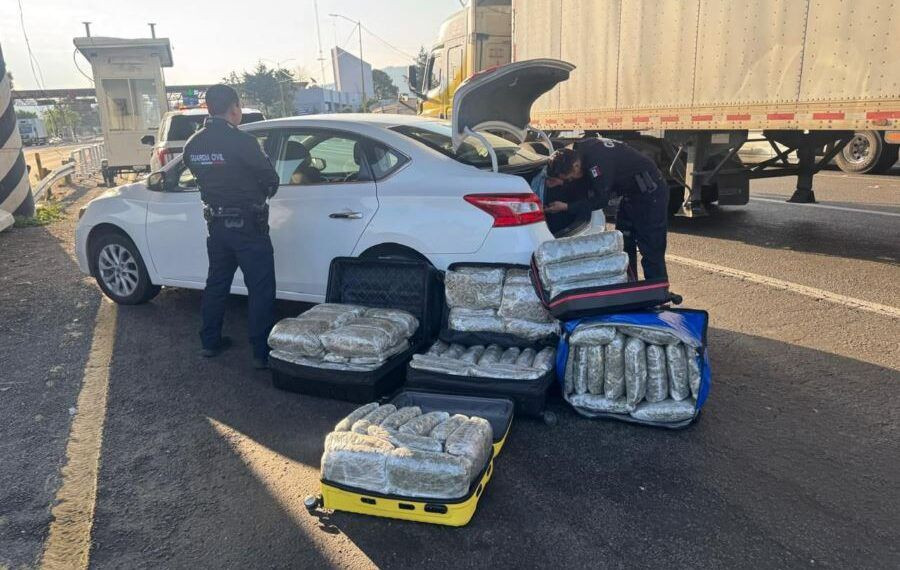 ¡65 KILOS DE MARIGUANA EN SIMPLES MALETAS! Mujer fue capturada por los Guardianes del Camino en la Autopista de Occidente