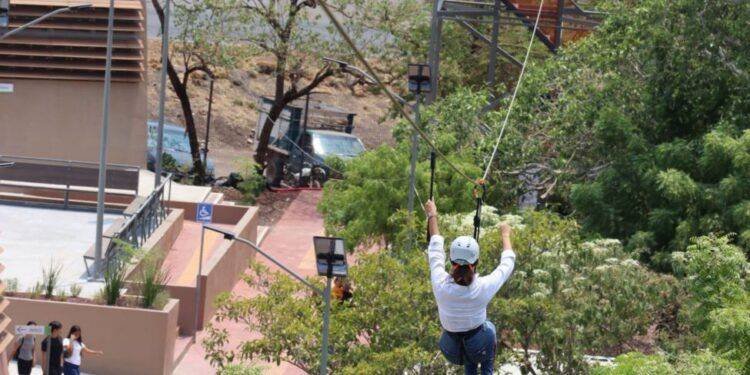 Gobierno de Apatzingán inaugura nueva parada de transporte en la colonia Rubén Romero