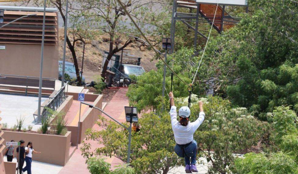 Gobierno de Apatzingán inaugura nueva parada de transporte en la colonia Rubén Romero