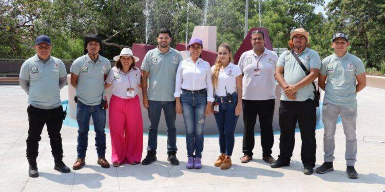 Gobierno de Apatzingán inaugura nueva parada de transporte en la colonia Rubén Romero