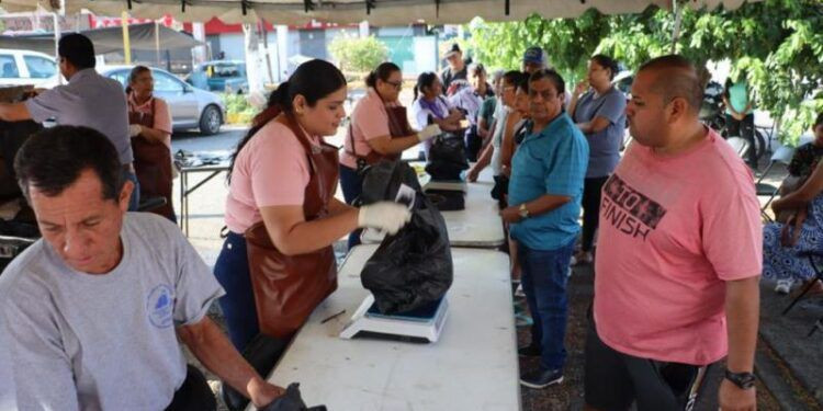 Trabajador de pipa de gas queda herido tras flamazo en un tanque estacionario