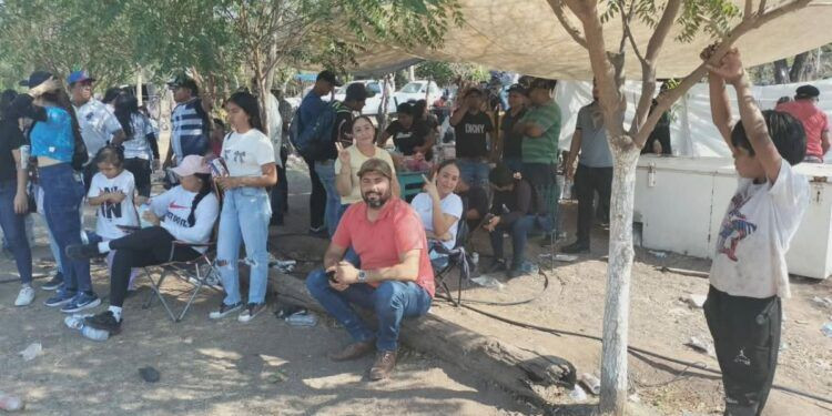 Gobierno de Apatzingán inaugura nueva parada de transporte en la colonia Rubén Romero