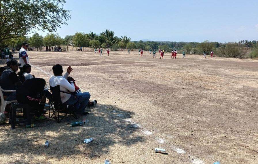 Gobierno de Apatzingán inaugura nueva parada de transporte en la colonia Rubén Romero