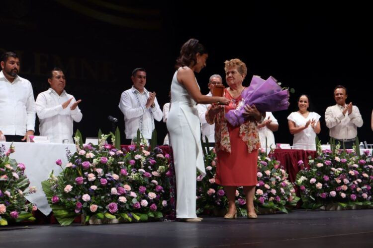 Galardonados En El Teatro Constitucion 1 - El Día De Michoacán
