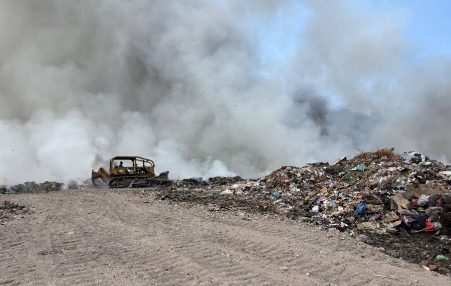 Trabajador de pipa de gas queda herido tras flamazo en un tanque estacionario