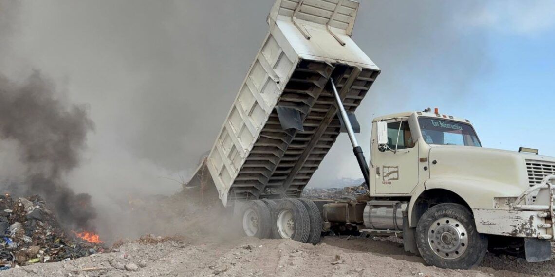 Trabajador de pipa de gas queda herido tras flamazo en un tanque estacionario
