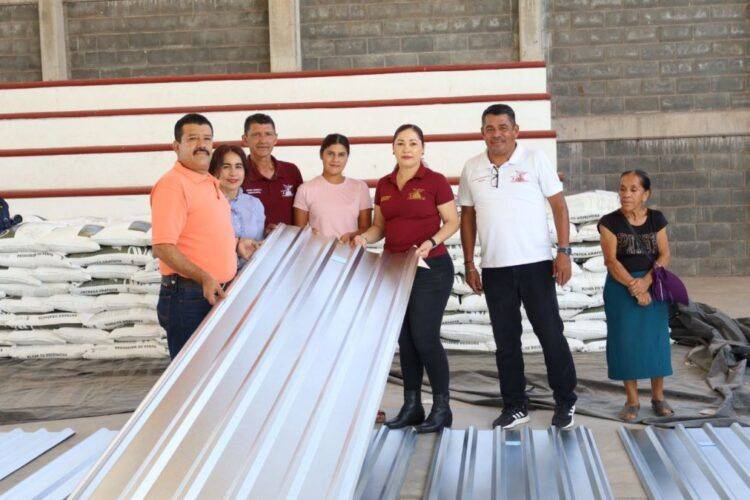 Irma Moreno Con Apoyo Directo Y Materiales Gratuitos Para Las Familias De Buenavista 1 - El Día De Michoacán