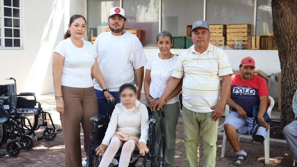 Gobierno de Apatzingán inaugura nueva parada de transporte en la colonia Rubén Romero