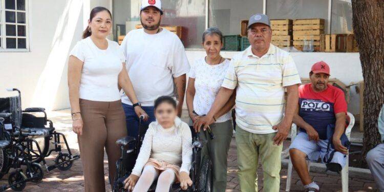 Gobierno de Apatzingán inaugura nueva parada de transporte en la colonia Rubén Romero