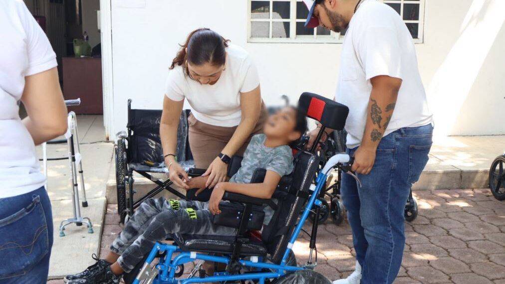 Gobierno de Apatzingán inaugura nueva parada de transporte en la colonia Rubén Romero