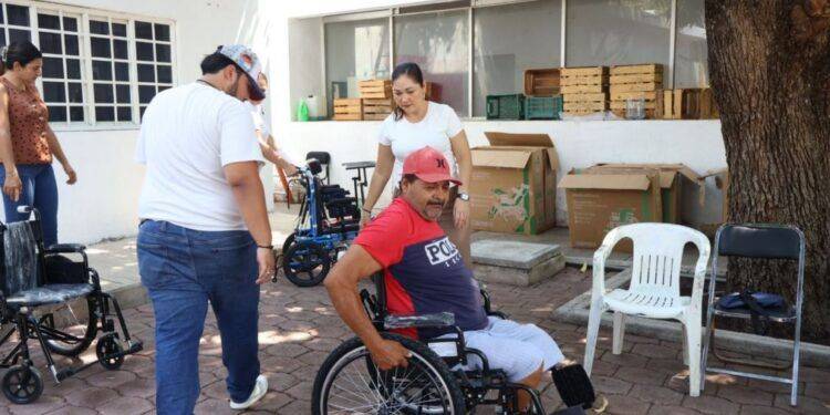 Gobierno de Apatzingán inaugura nueva parada de transporte en la colonia Rubén Romero