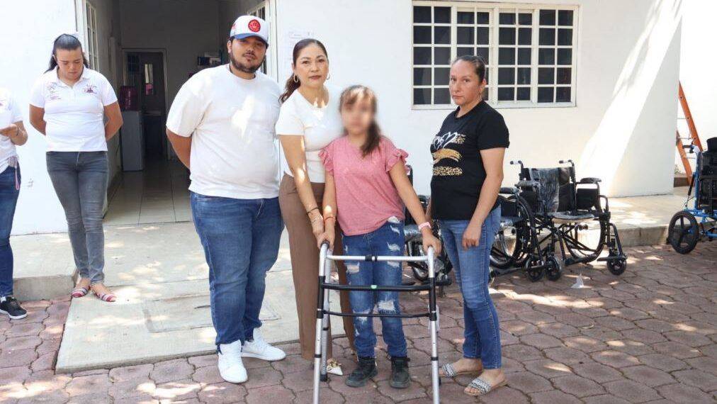 Gobierno de Apatzingán inaugura nueva parada de transporte en la colonia Rubén Romero