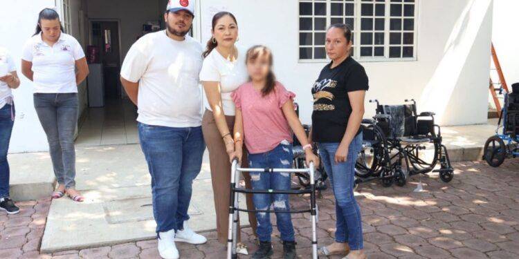 Gobierno de Apatzingán inaugura nueva parada de transporte en la colonia Rubén Romero