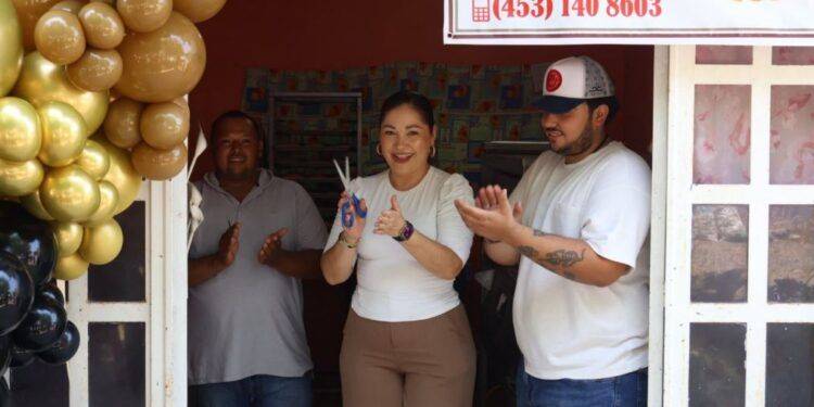 Gobierno de Apatzingán inaugura nueva parada de transporte en la colonia Rubén Romero