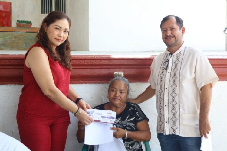 Irma Moreno Y Edgar Adame Entregan Tarjetas Bienestar Y Cambian Vidas De Adultos Mayores 1 - El Día De Michoacán